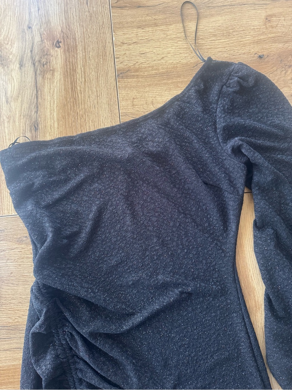 XL Black One-Shoulder Ruched Sparkle Dress - Picture 7 of 11